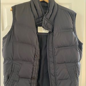 AE down vest men’s XL